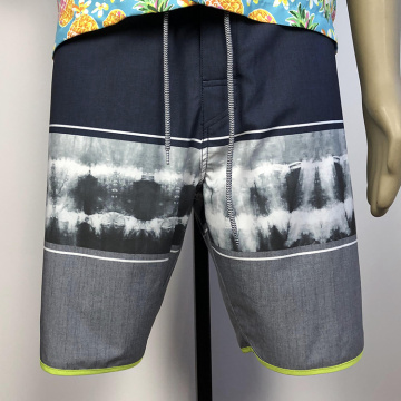 shorts de praia masculina com estampamento cinza preto personalizado