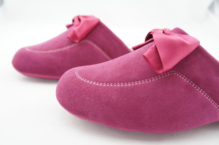 anti-skidding warm indoor slippers