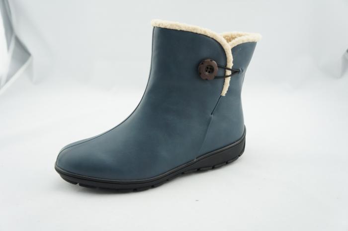 winter boots blue