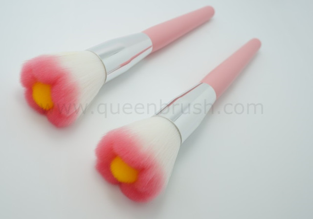 Synthetic Kabuki Brush Flower Powder Blush Brush