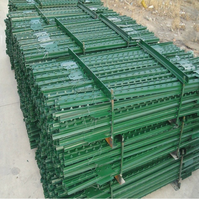 Factory Wholesale ISO Painted Green and Galvanized Studded T Post Peach Post 3D Wire Mesh Model