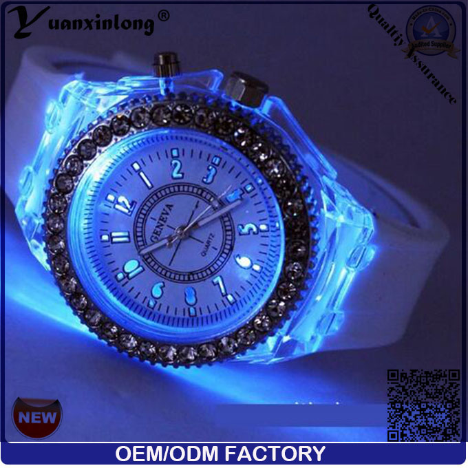 Yxl-695 Flashing Light Kids Silicone Quartz 2015 Jelly Watches