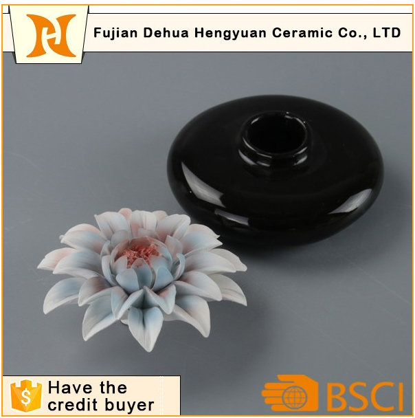 Hot Sale Black Ceramic Perfume Bottle with Flower Cap