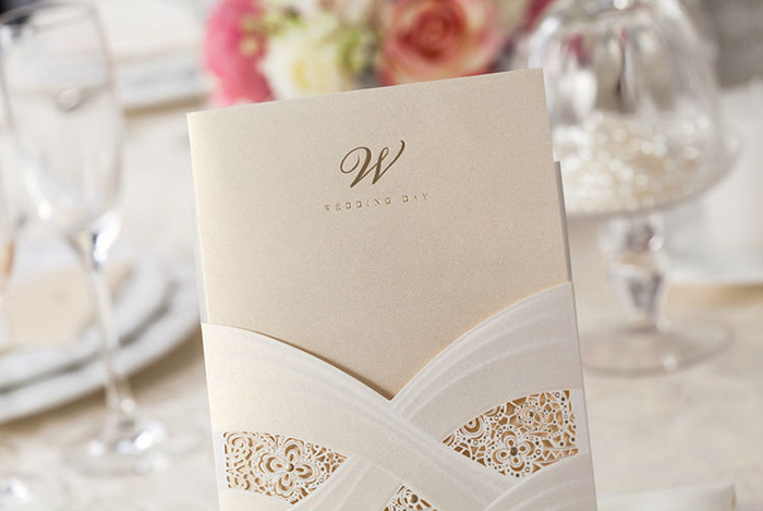 2015 Luxury Paper Wedding Invitation Cards with Laser Cut Pearl Pattern