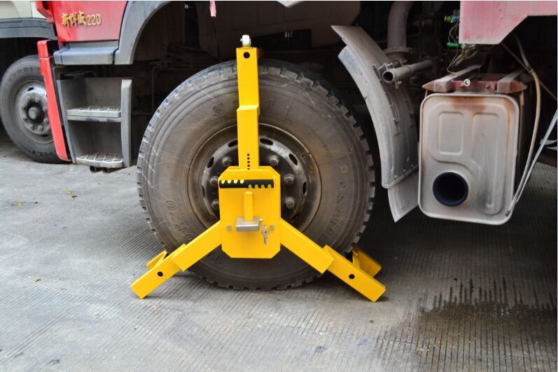 Huge Truck Wheel Clamp