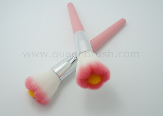 Synthetic Kabuki Brush Flower Powder Blush Brush