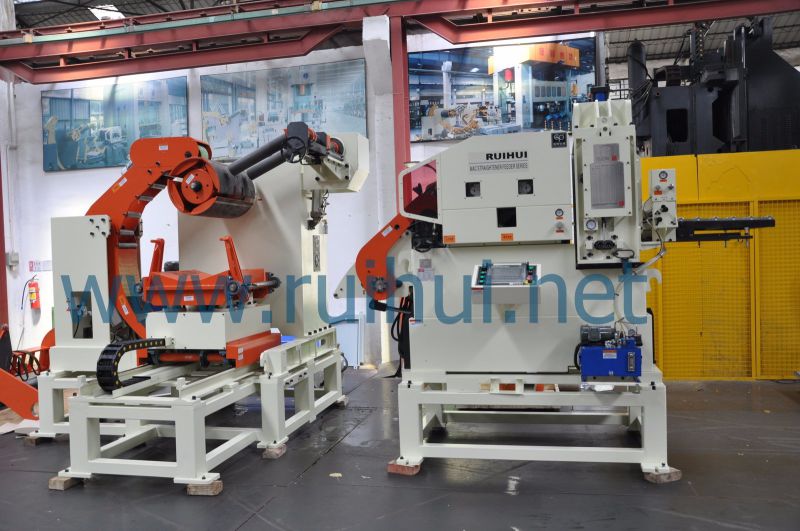 Metal Uncoiler Machine Use in Manufacturing Industry