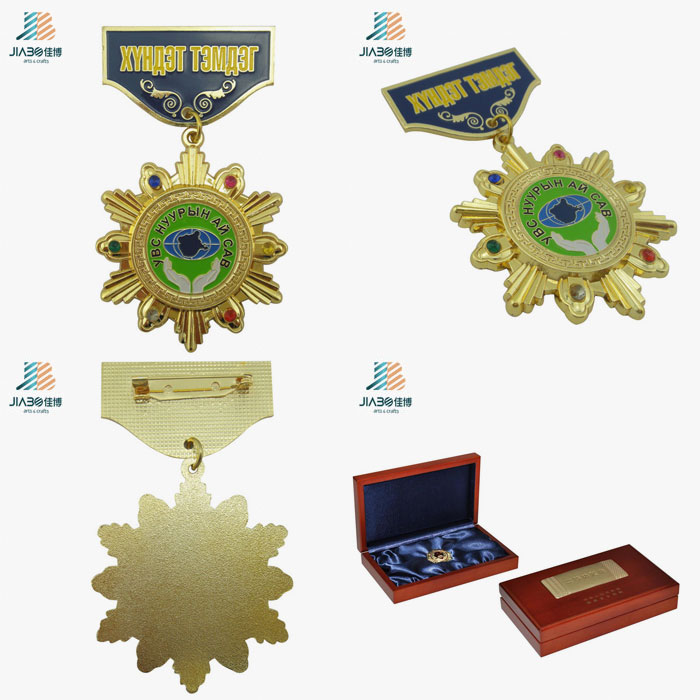 Top Sell Casting Enamel Gold Souvenir Badge Medal for Veitnam