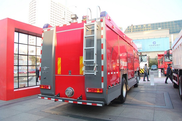 Isuzu 4X2 8, 000 Litres Water Tank Fire Fighting Trucks