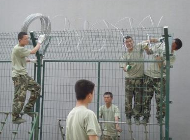 Diamond Opening Galvanized Razor Wire Fence