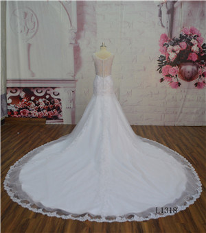 China Elegant Sweetheart Chapel Train Bridal Gown Dress OEM Service