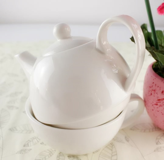 Customized White Color Ceramic Tea Pot Set