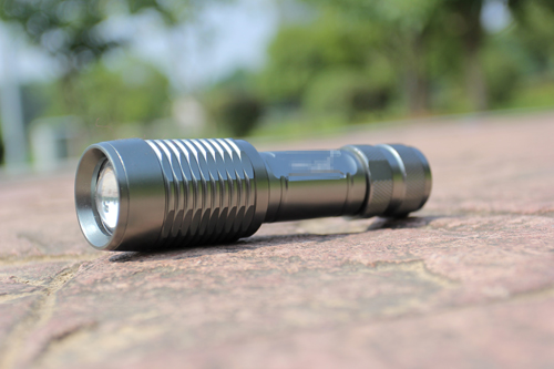 Zoom CREE Xml T6 LED Bulb T26 Flashlight