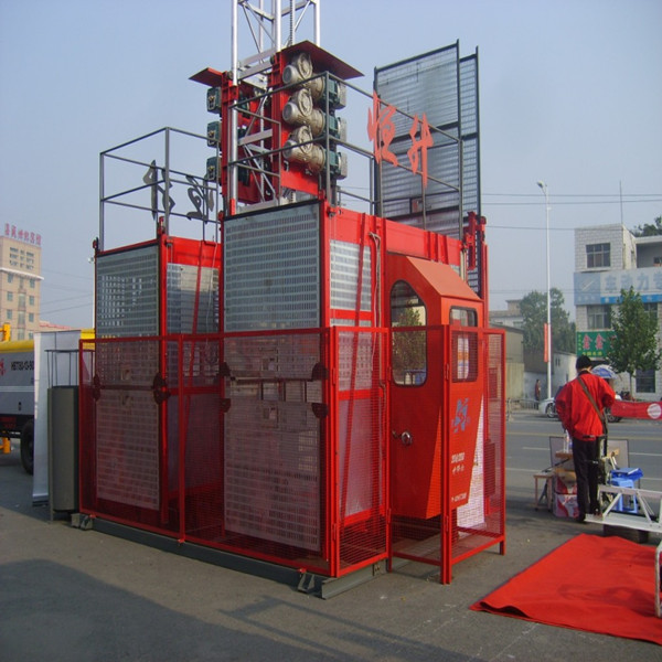 Sc 200 Builder's Hoist with 650mm Section for Container