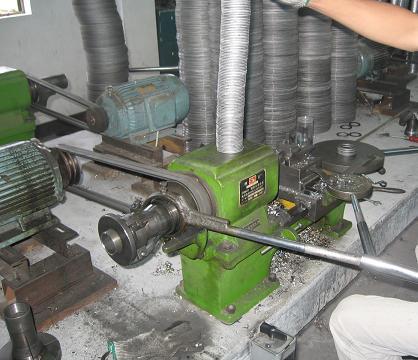 Small Lathe Machine for Metal Gasket Cutting