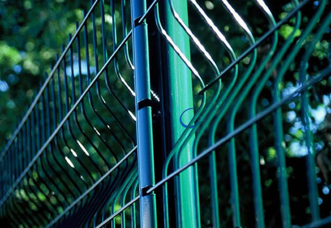 Bending Triangular Welded Mesh Fencing