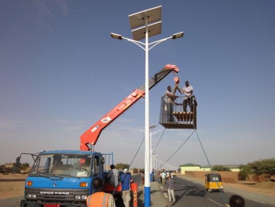 Professional Solar Project of 70W LED 8m Street Light with Lithium Battery