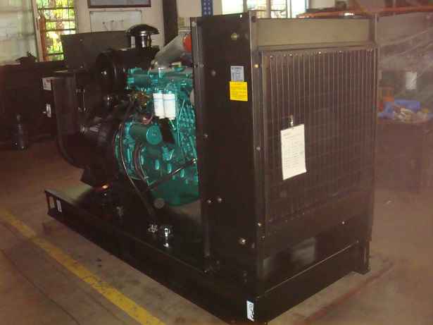 175kVA 140kw Standby Power Yuchai Industrial Diesel Generator Set