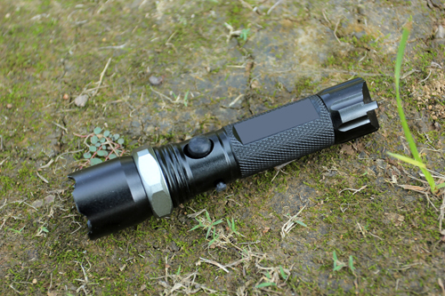 Rotating Focusing Police Flashlight with Ce, RoHS, MSDS, ISO, SGS