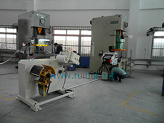 Automatic Material Rack and Straightening Help to Cradle Strip