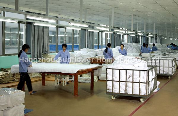 Wholesale Hotel White Polyester Filling Cotton Fabric Duvet