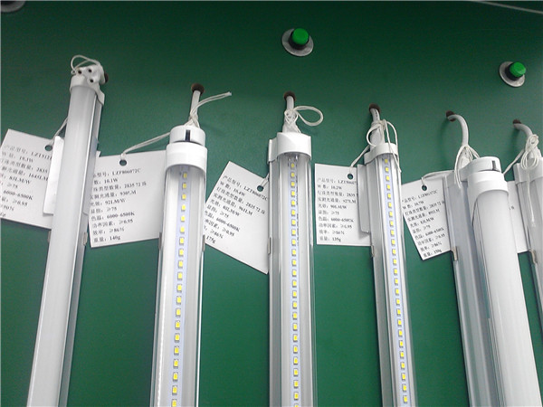 Directly Replace Fluorescent Tube with LED Tube Lamp