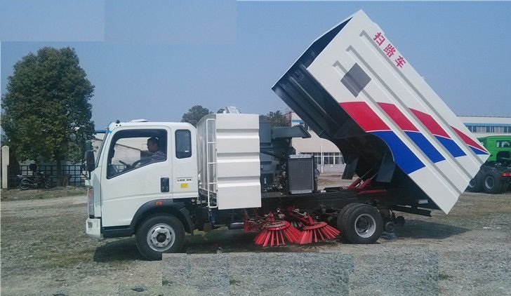 Sinotruk HOWO 4X2 Light Road Sweeping Truck