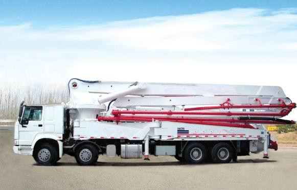 China Truck Sinotruk HOWO 37m Concrete Pump Truck