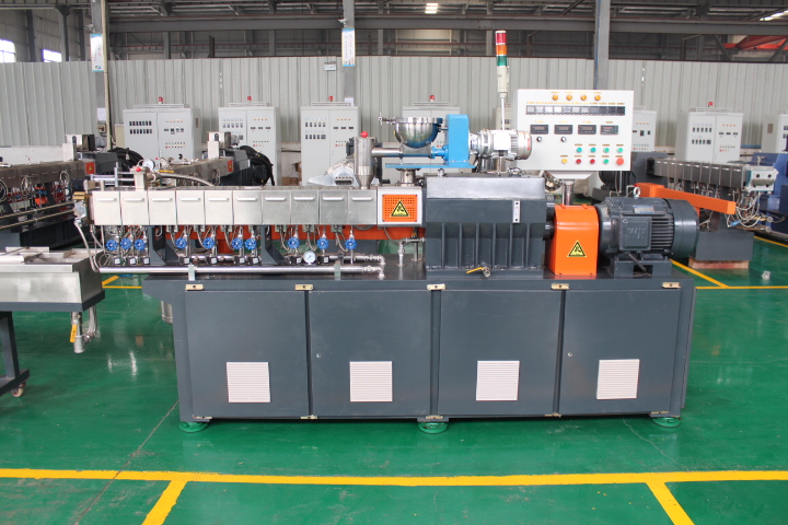 Tsh-40 Tenda 65kw Masteratch Granulating Plastic Twin Screw Extruder