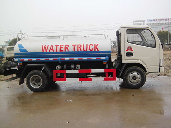 Dongfeng 4X2 90HP, Small Water Tank Truck