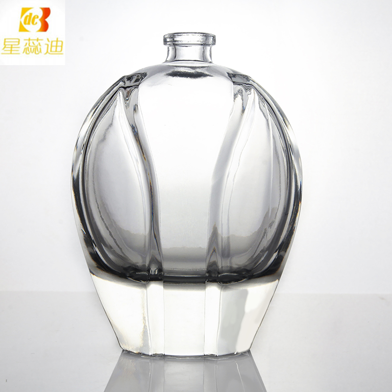 Fashion Design Distinctive Perfume Glass Bottle