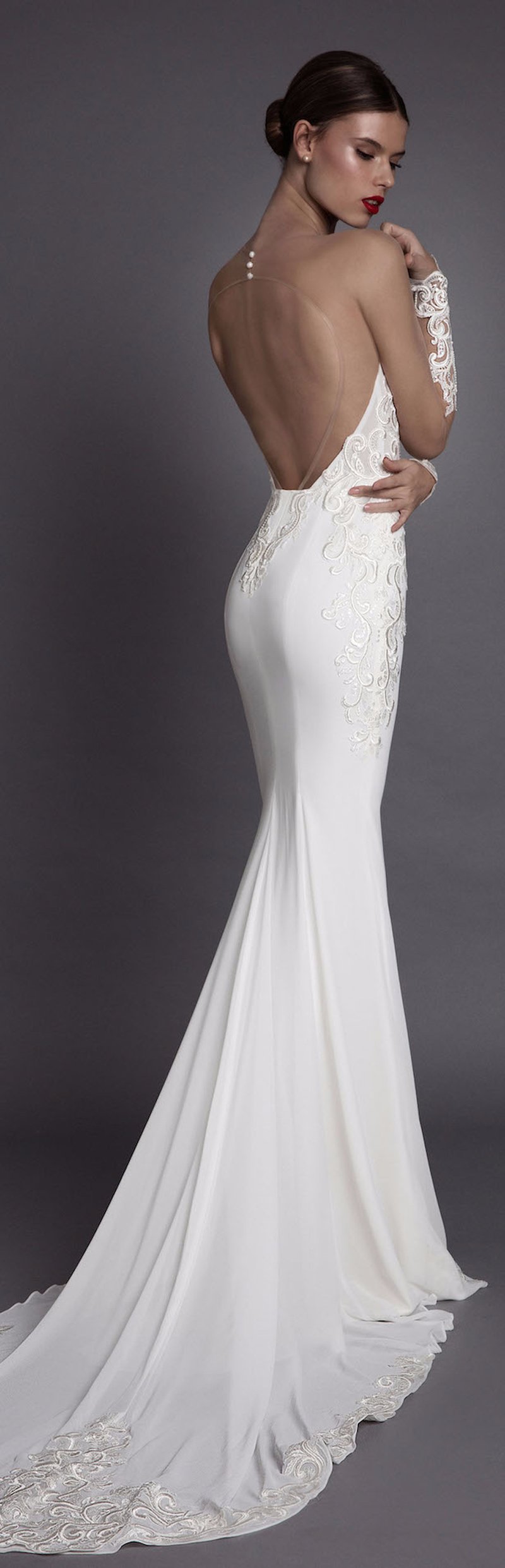 Hot Open Back Deep V Neck Wedding Gown with Chapel Train