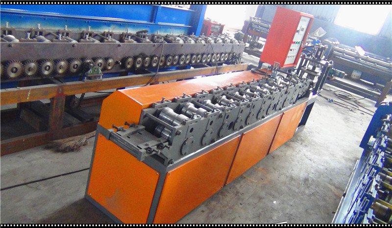 Roller Shutter Door Machine Made in China