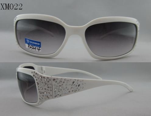 Fashionable Plastic Sunglasses P23214