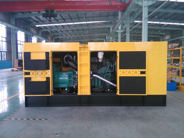 375kVA/300kw Cummins Soundproof Generator with Ce Approved (GDC375*S)