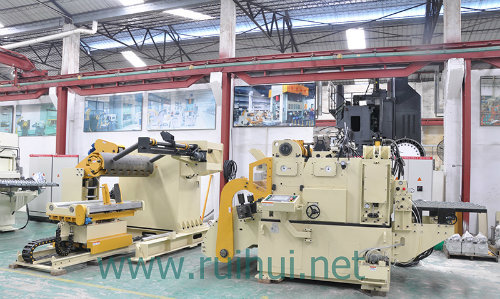 Straightener Feeder with High Rigidity and High Flatness The 11 Work Rolls