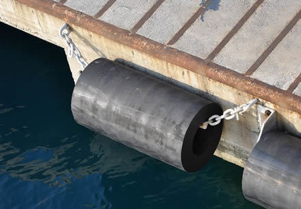 Collision Avoidance Marine Rubber Fenders for Protecting Dock