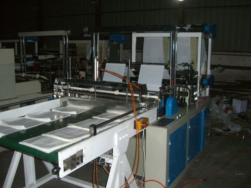 High Speed Double Lines Bag Making Machine (with Conveyer Table ) CE