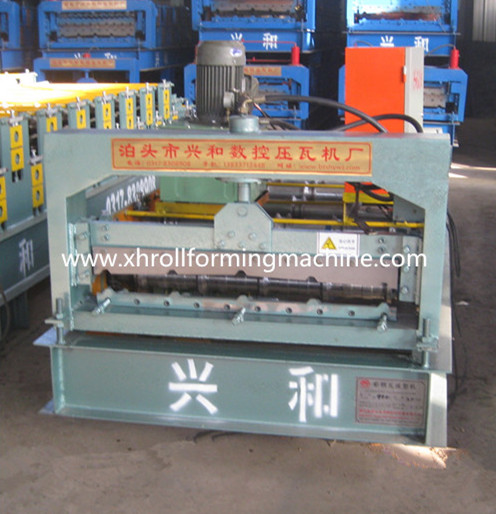 Galvanized Steel Sheet Wall Panel Forming Machine (XH900)