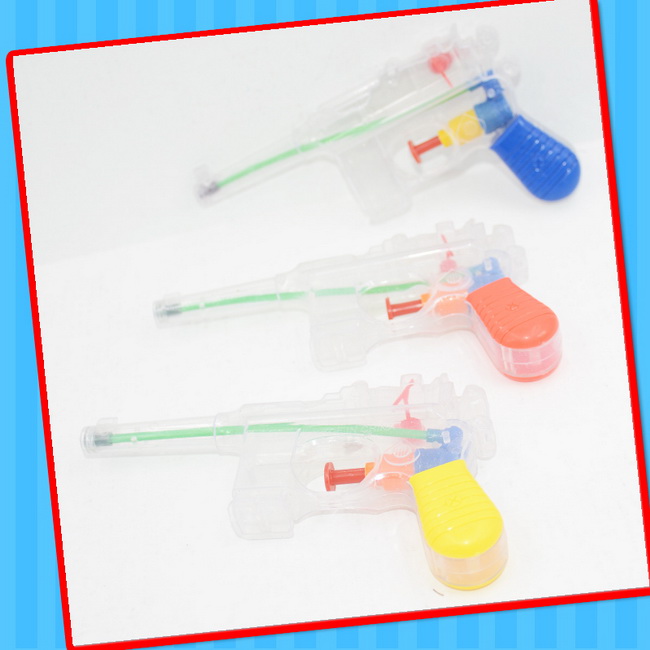 Cheap Plastic Small Transparent Water Gun Toy with Candy