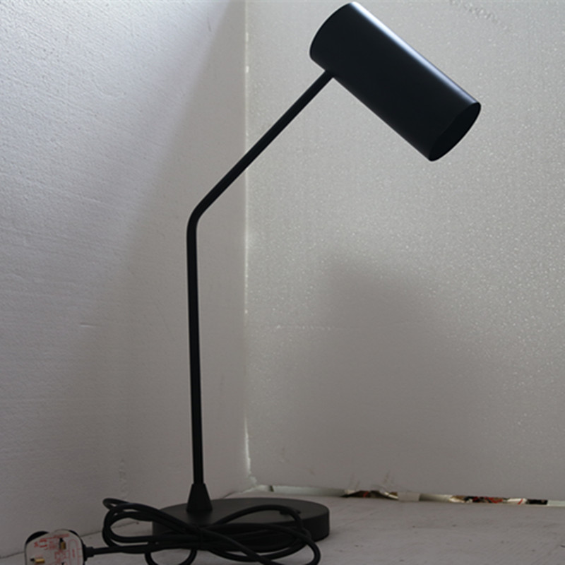 Modern Hotel Decorative Matt Black Iron Bedside Table Lamp