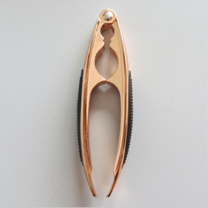 Zinc-Alloy Simple Copper Attached Kitchenware Nut Cracker (XN-712)