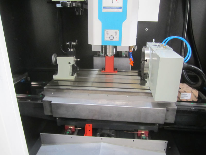 CNC Universal Vertical Machine Center Vmc Machine with Tool Magazine (VMC850)