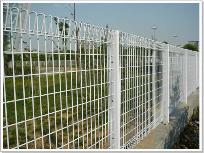 2015 Factory Cheap PVC Spraying Roll Top Fence