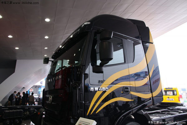 Iveco 380 HP Tractor 6X4 China Genlyon Truck for Sale