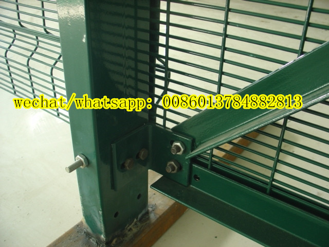 Difficult to Attack Welded Wire Mesh Fence