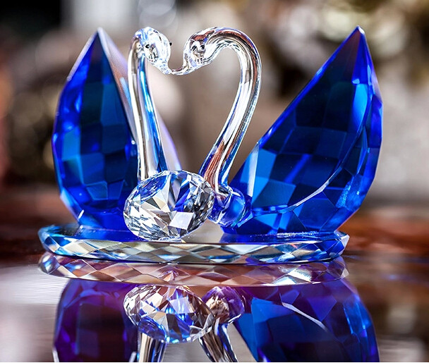 Beautiful Crystal Swan for Wedding Gift