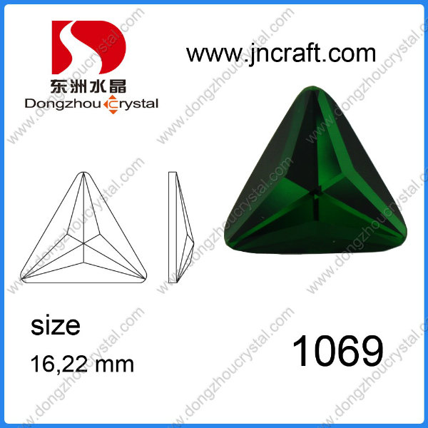 Wholesale Triangle Shape Machine Cut Glass Emerald Stone