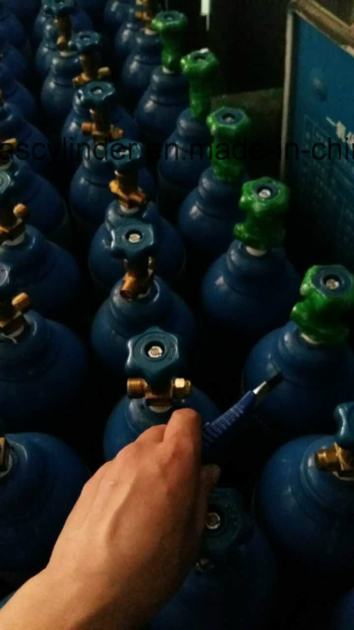99.999% Oxygen Gas Filled in 10L Cylinder with Qf-2c Value for Sale
