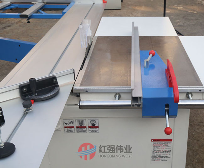 China Manufacture Good Quality Horizontal Cutting Saw Table Panel Saw